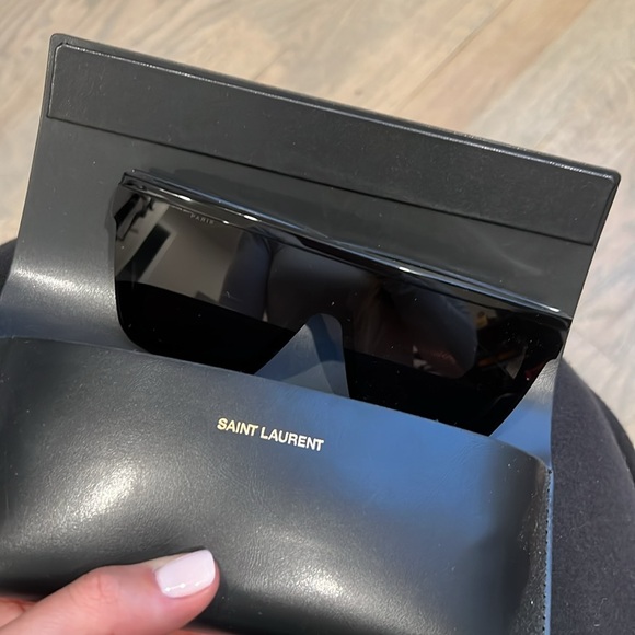 YVES SAINT LAURENT SUNGLASSES BRAND NEW - Picture 5 of 7